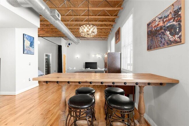 Building Photo - 1756 Liberty Ln