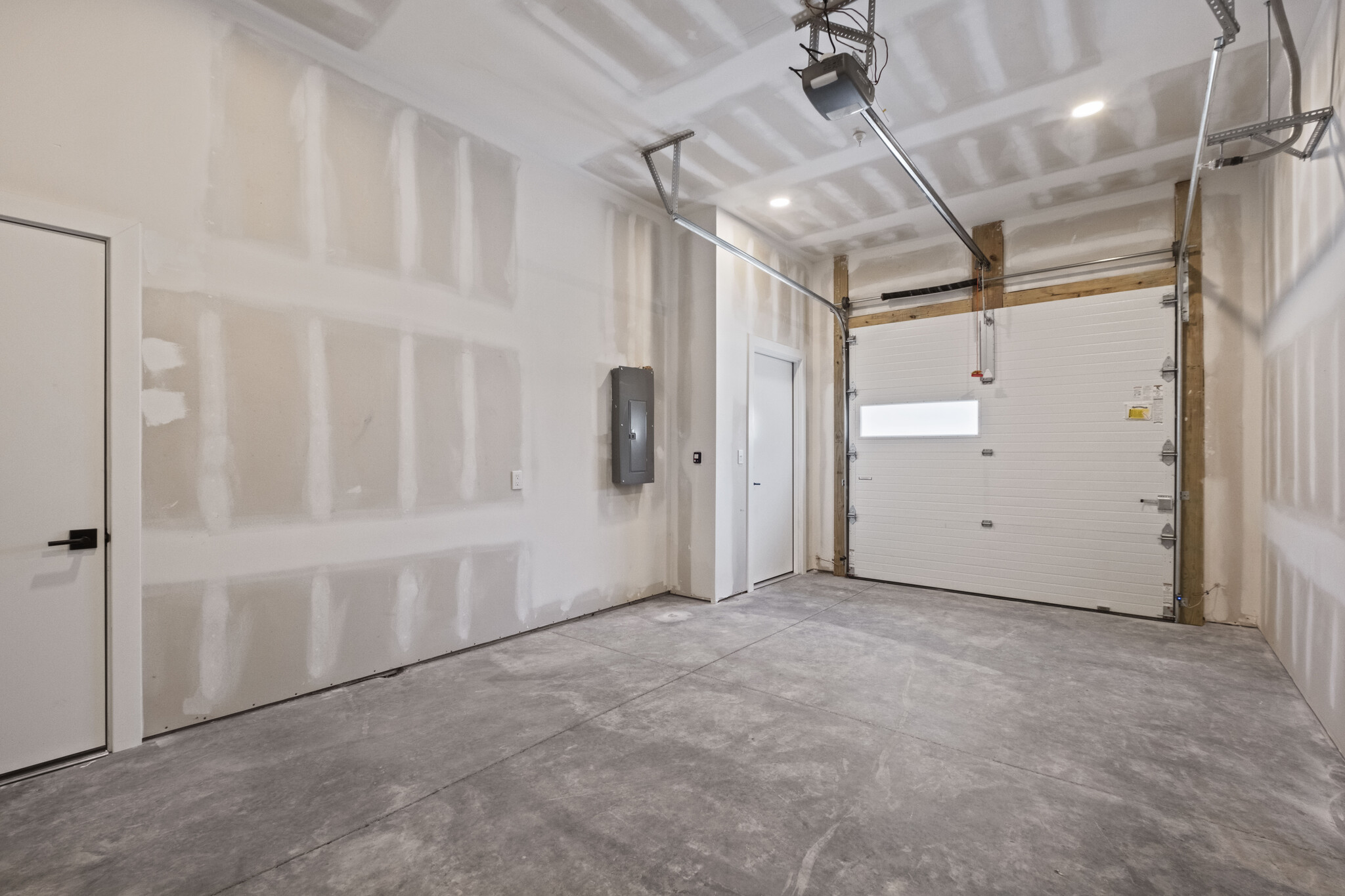 Building Photo - 3009 N Oak Trafficway