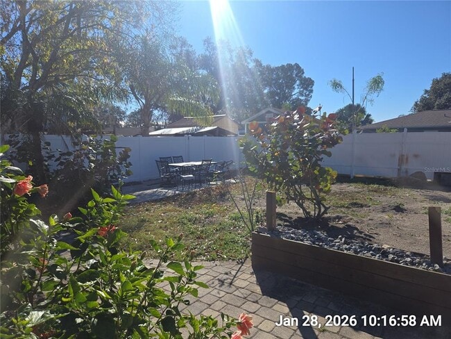 Building Photo - 1013 Greenbriar Dr