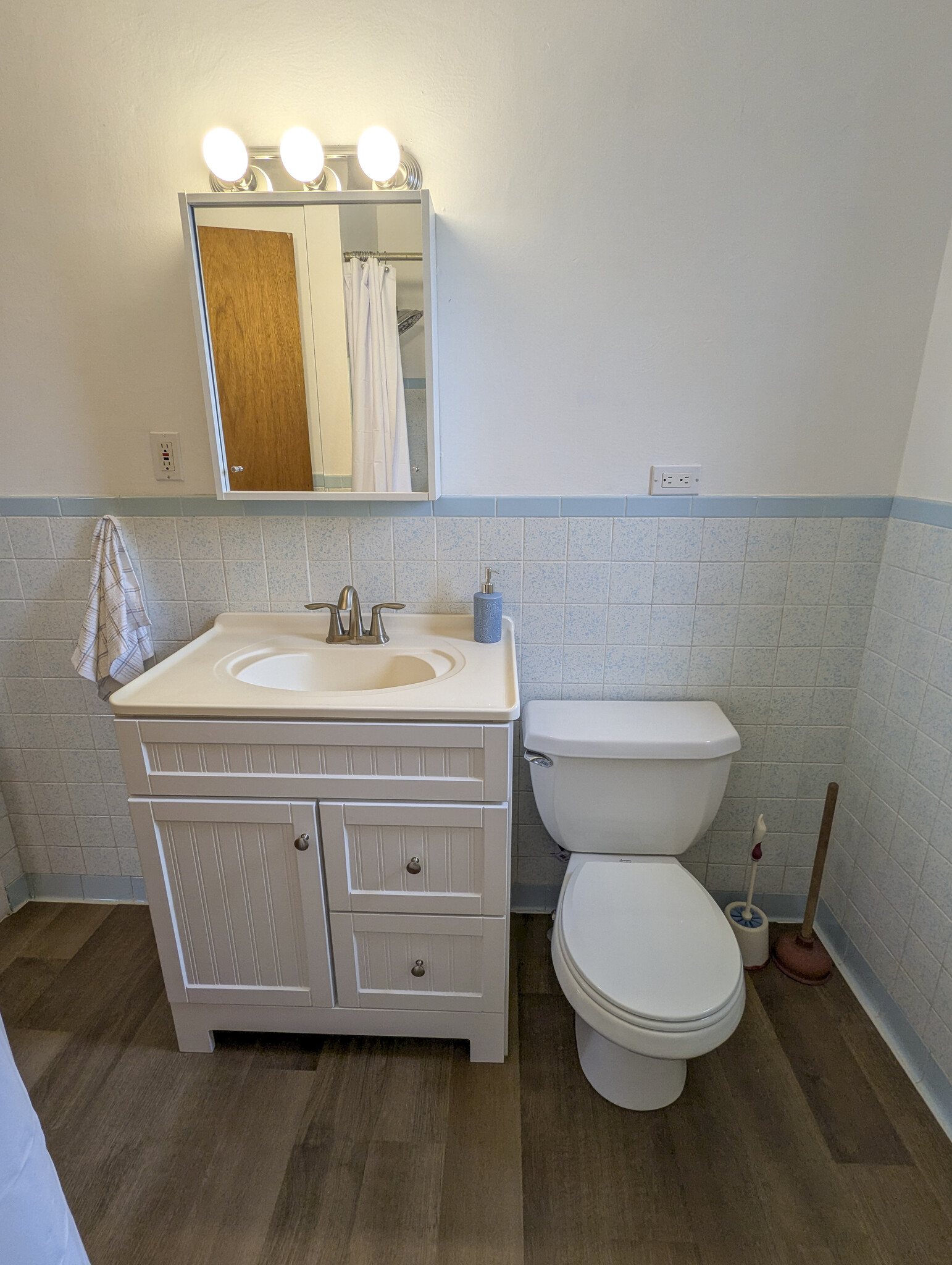 Building Photo - 713 Overhill Dr