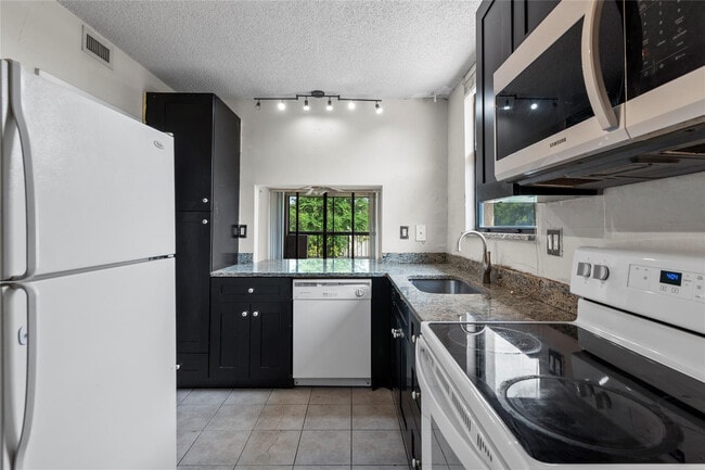 Building Photo - 8429 Forest Hills Dr
