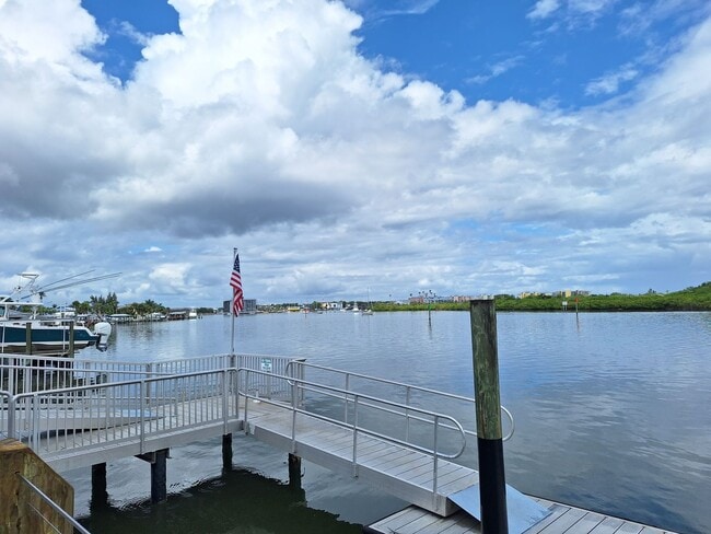 Building Photo - BOUCHELLE ISLAND - RIVERFRONT 2BR 2BA CONDO!!
