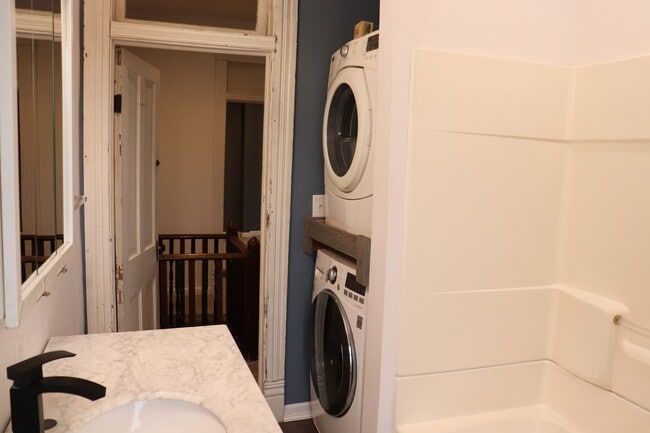 Building Photo - 6801 Lexington Ave