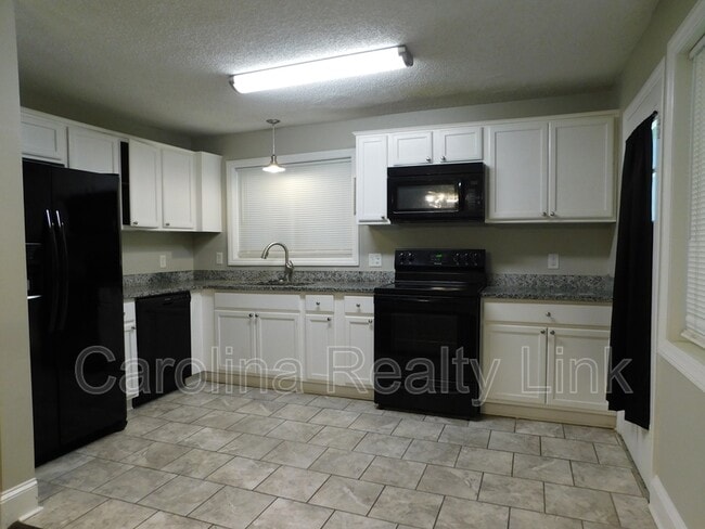 Building Photo - 411 Gray Dr