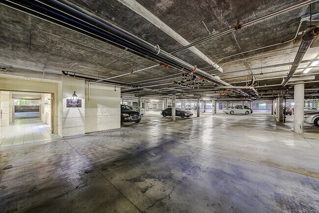 Building Photo - Meridian STUDIO Condo Fully Furnished w/Ma...