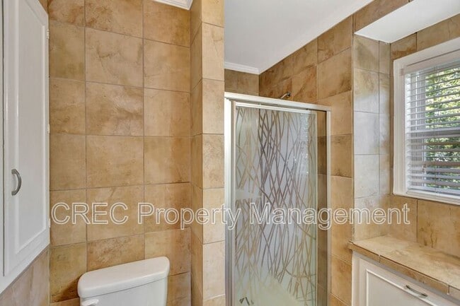 Building Photo - 2327 W Palmer Dr