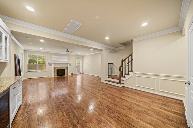 Building Photo - 1121 Beall Landing Ct