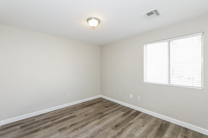 Building Photo - 9289 Hainsworth Ave