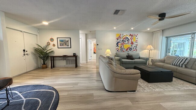 Building Photo - 2780 Landmark Dr