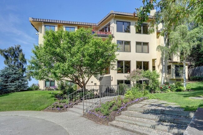 Building Photo - 333 M St