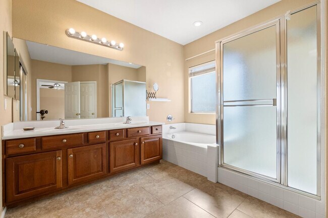Building Photo - 18813 E Arrowhead Trail