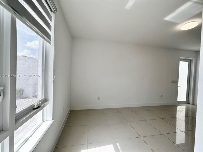 Building Photo - 6414 NW 104th Ct