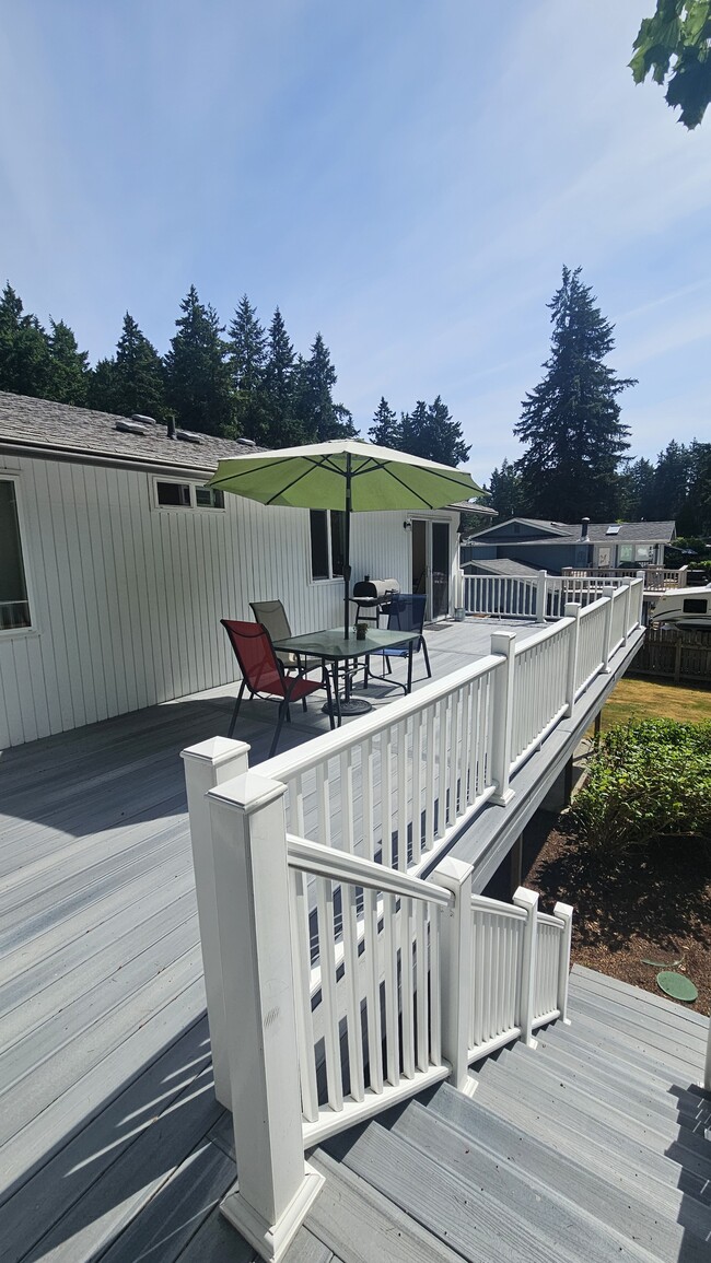 Building Photo - 6005 6th Ave SE