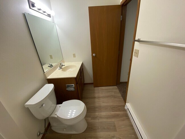 Building Photo - 3-Bed, 2-Bath Townhome - 2 Months Free on a 12-Month Lease!