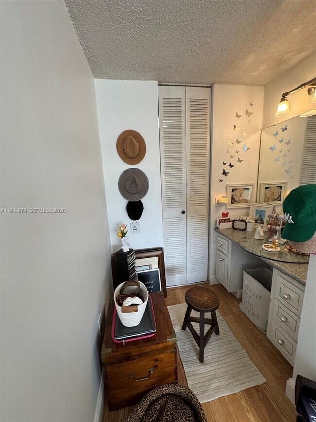 Building Photo - 1225 NE 124th St