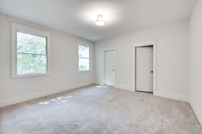 Building Photo - Stunning 4BE/3.5BA home in the heart of Green Hills!