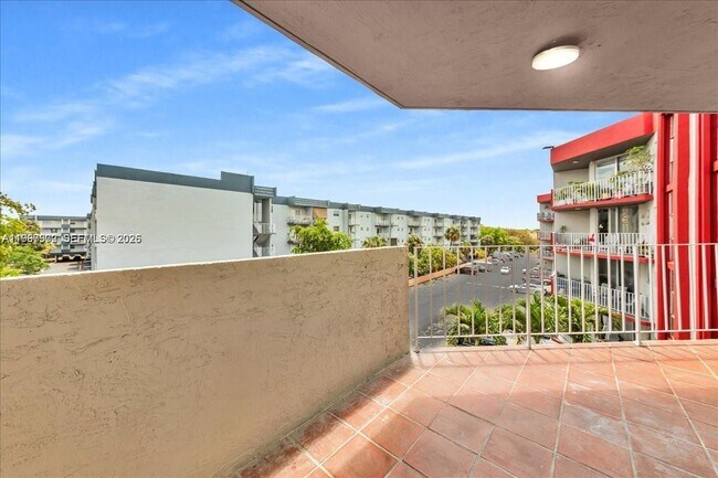 Building Photo - 1750 W 46th St