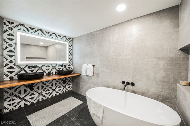 Building Photo - 1640 Crystal Shadows Cir