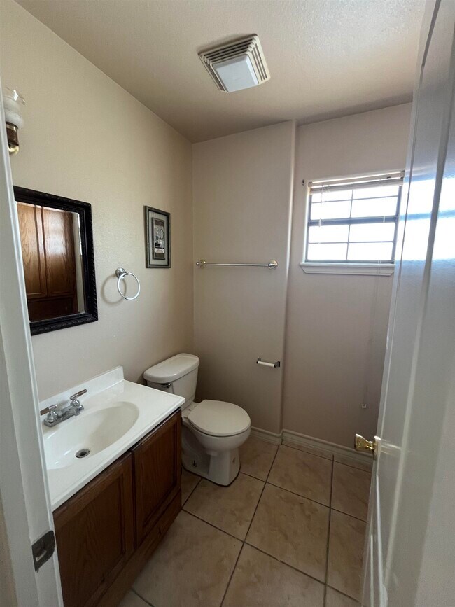 Building Photo - 2803 Bayard St