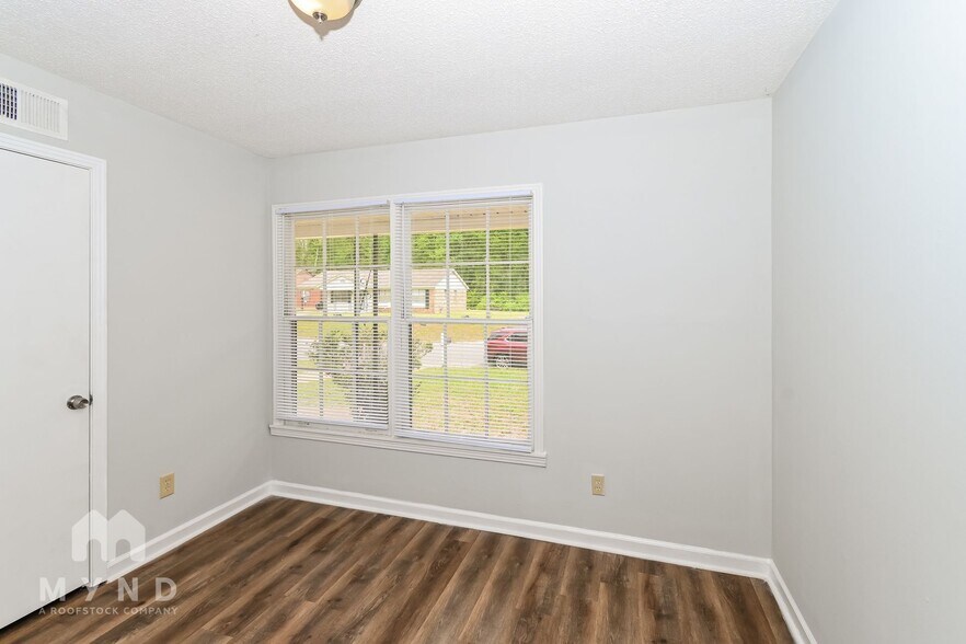 Building Photo - 2593 Courtney Dr