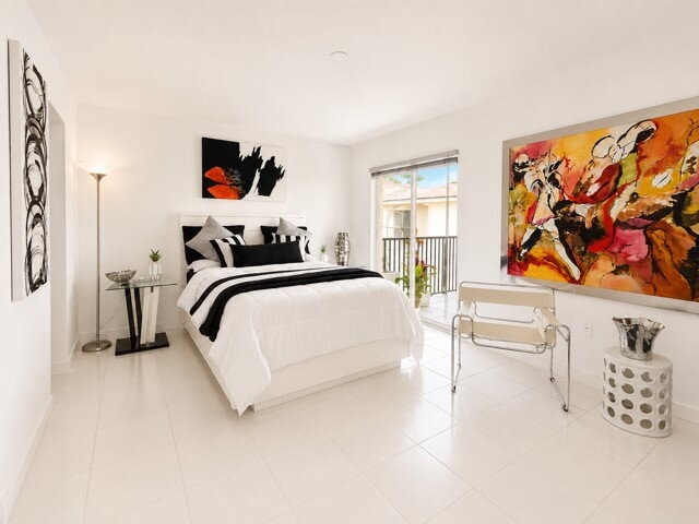 Building Photo - Meticulous Gulf front condo with unobstructed views of the clear blue water.