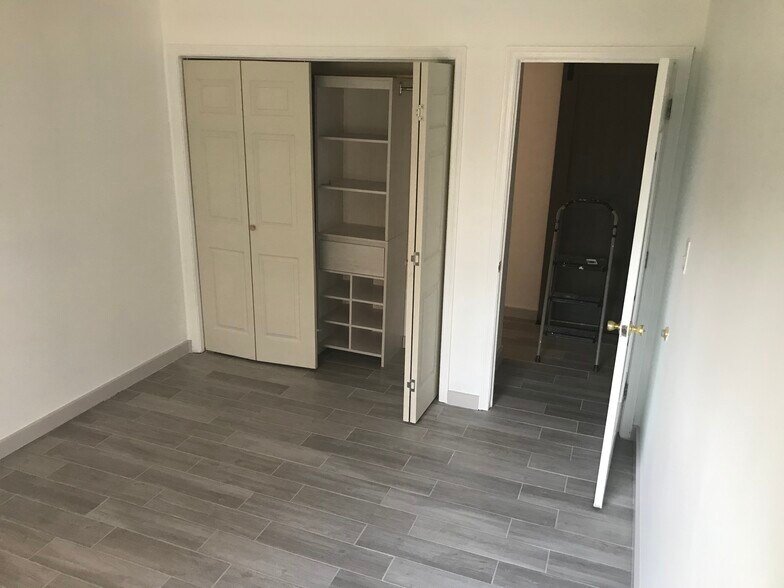 Building Photo - 5815 Rexford Dr