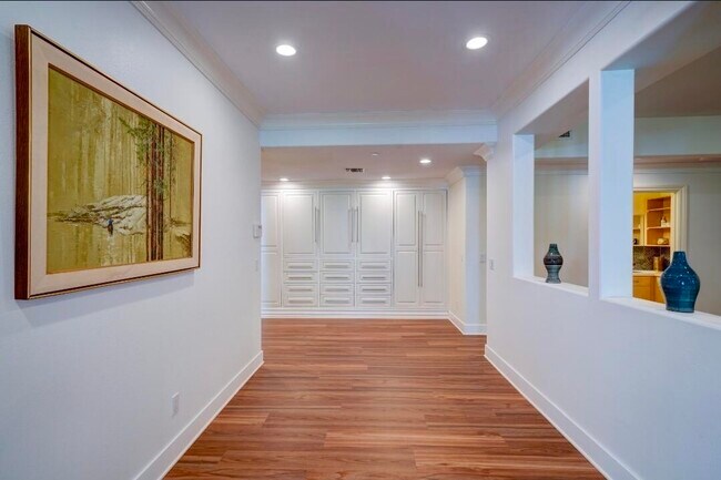 Building Photo - 1377 Knoll Rd