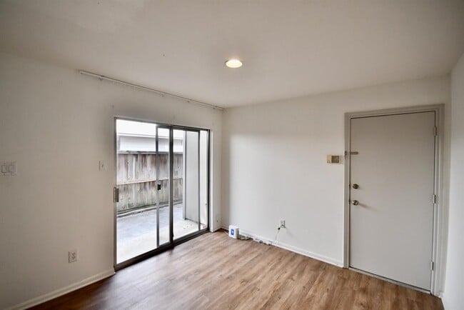 Building Photo - 4404 Basswood Ln