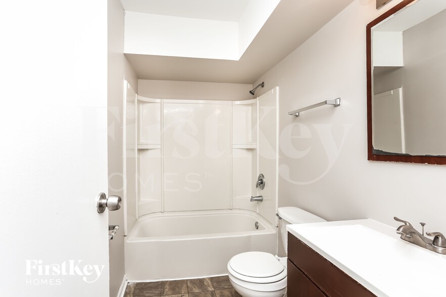 Building Photo - 176 Fairwood Dr