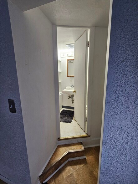 Building Photo - 413 W Vine St