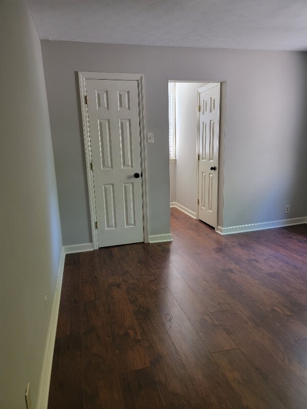 Building Photo - 712 E Fox Den Dr