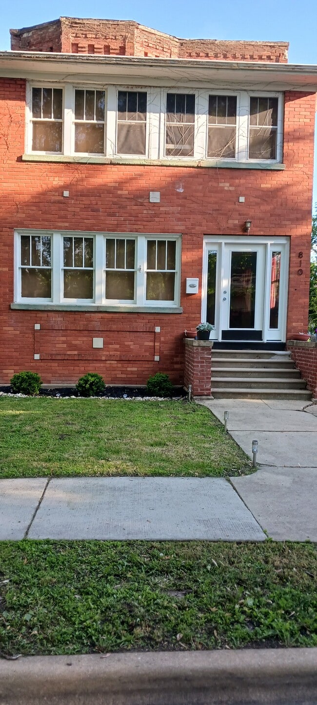 Building Photo - 810 Farragut Pl