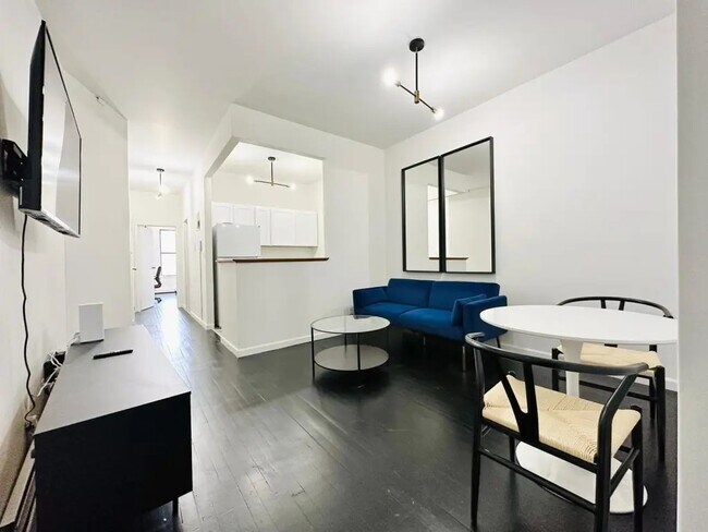 Building Photo - Furnished room/NOT APARTMENT