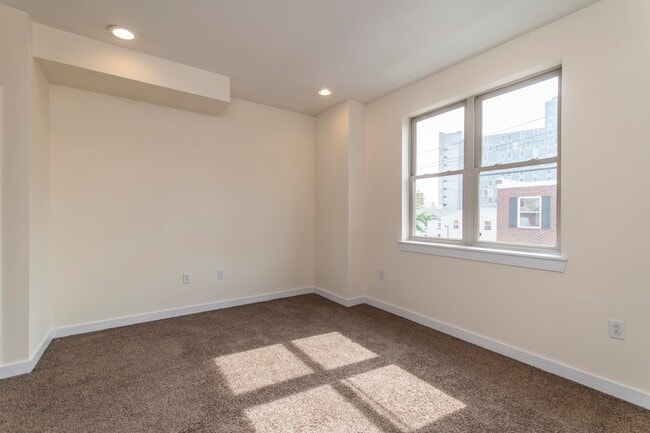 Building Photo - 1614 N Sydenham St