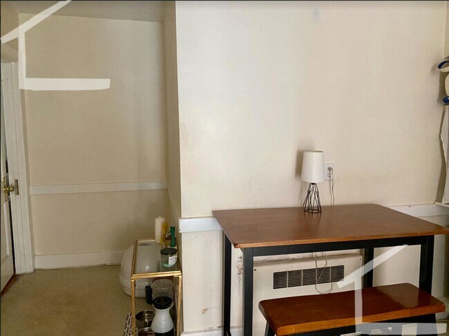 Building Photo - Cozy unit in central Brighton available as early as July 1st