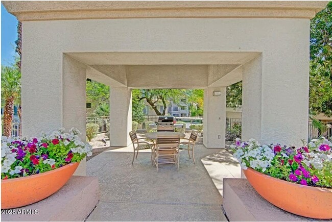 Building Photo - 1550 E Thunderbird Rd