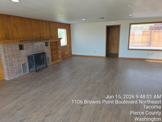Building Photo - Tacoma views retro rambler home with Air Conditioning -  3 bed 2 bath home, available now!