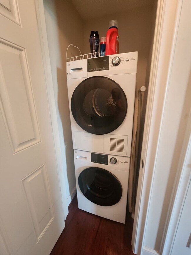 Building Photo - 223 Sky Sail