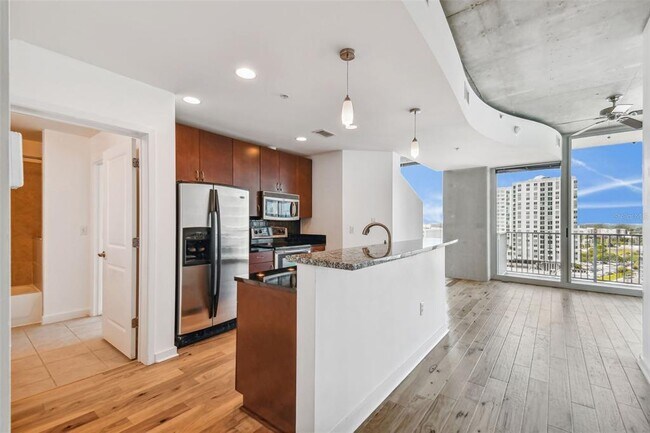 Building Photo - 777 N Ashley Dr