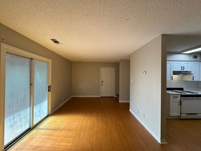 Building Photo - 2413 Mission Hill Dr