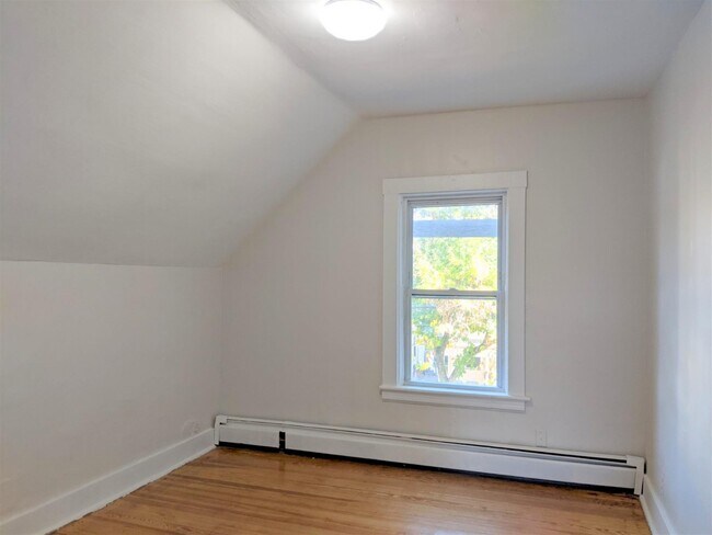 Building Photo - 102 Willow Ave