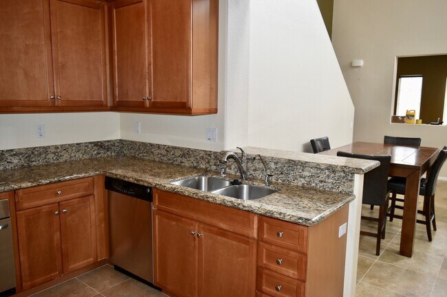 Building Photo - $3,800- 3 Bed 2 Bath Condo at Clover Commu...