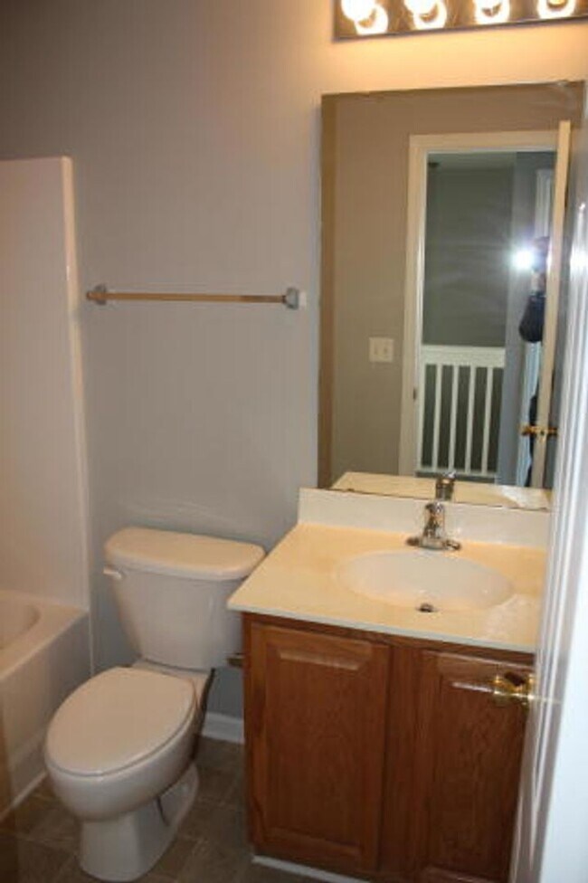 Building Photo - Waterfront Townhome