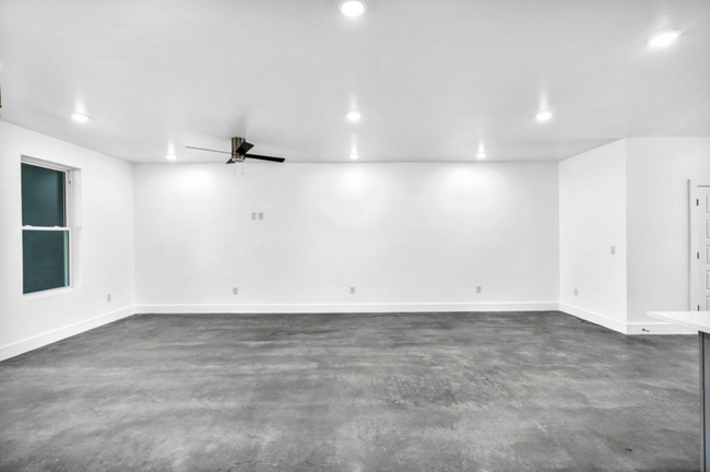 Building Photo - 1006 E Marble St