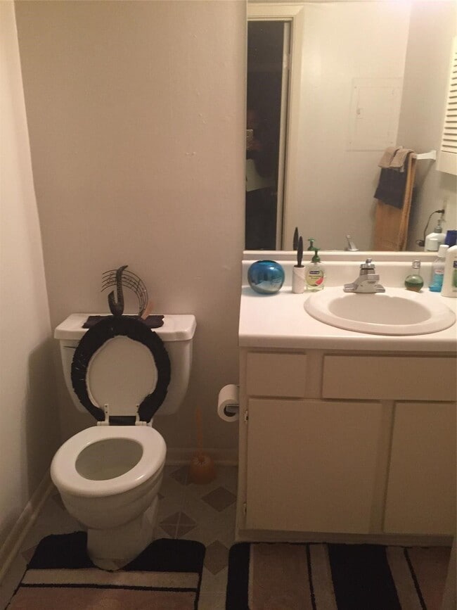 Building Photo - 8527 Hearth Dr