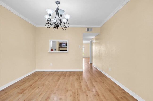 Building Photo - 1800 Stoney Brook Dr