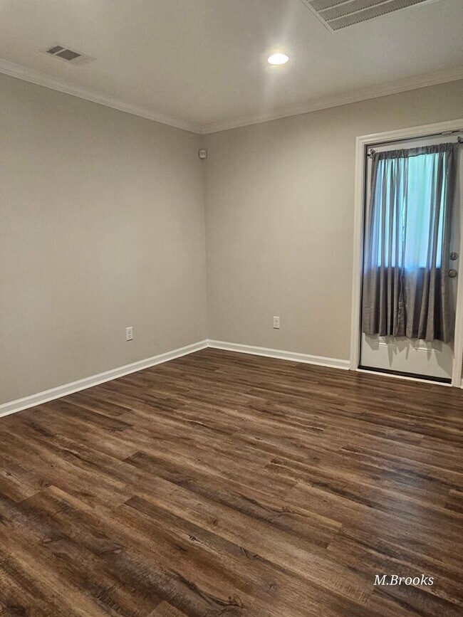 Building Photo - 1704 Almond Tree Pl