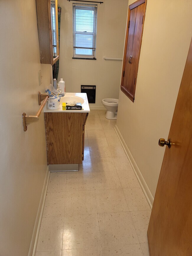 Bathroom - 819 Ridgely Ave
