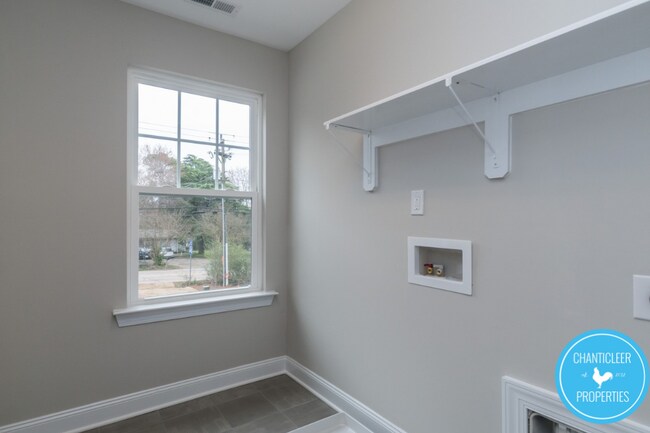 Building Photo - 2528 Reynolds Dr