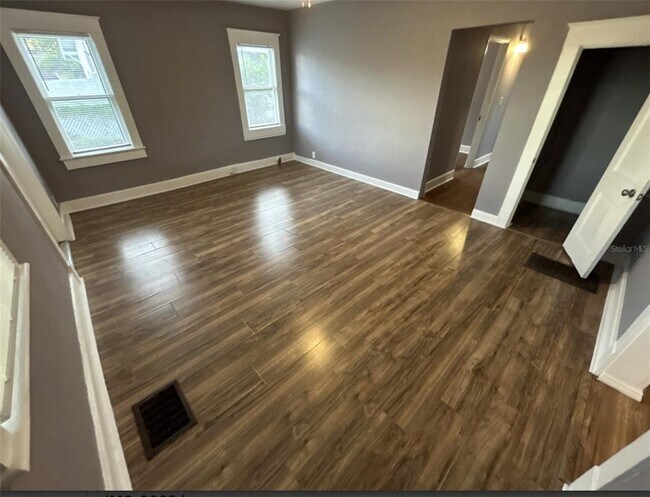 Building Photo - 620 5th Ave W